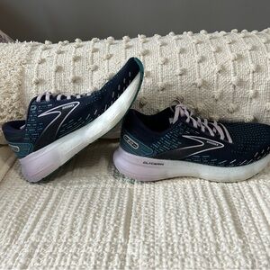 Brooks Women's Navy and White Athletic Shoes Size 8